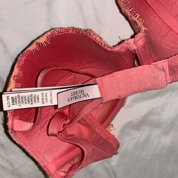 Victoria Secret Bra 34C - Picture 4 of 5